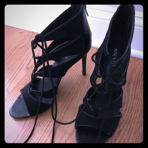 Lace up heels - black suede